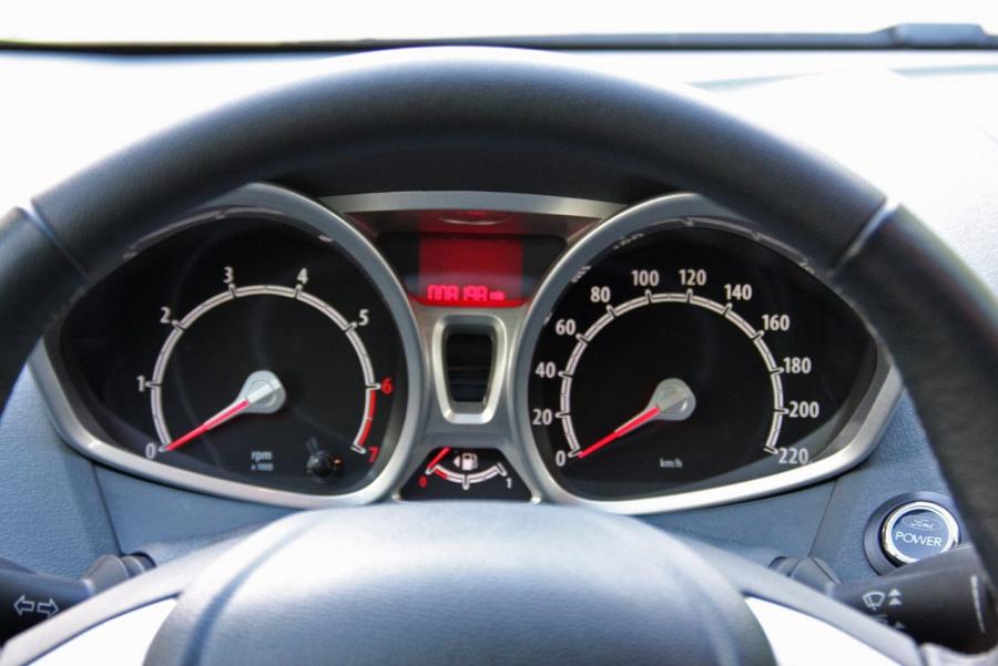  Ford Fiesta 2010 года  (EU) (фото 13 из 43)